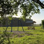 Sitzraufe mit Spielgeräten im Wohngebiet Strietkaegel